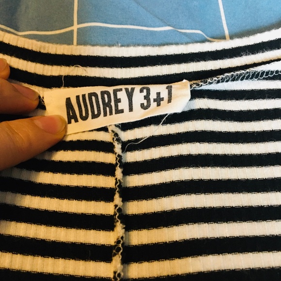 Audrey 3+1 Oversized V-neck black and white stripped top - Picture 4 of 4